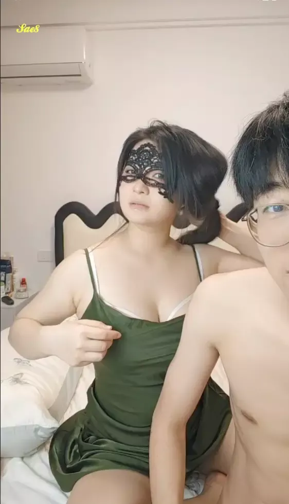 丰满肉弹紫紫妹妹收费房露脸啪啪秀